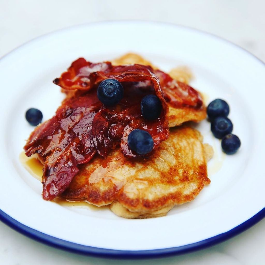 Real_HealthUK's tweet photo. 💥Pancake Day Inspiration!💥
Boost your pancakes with a big drizzle of #realhealthmanukahoney this Tuesday for an ant… https://t.co/U1N9UXDDd2
