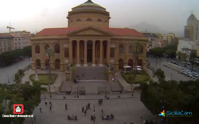 SiciliaCam's tweet photo. LA SABBIA DEL SAHARA AVVOLGE LA CITTÀ 🌫 GUARDA LE IMMAGINI IN DIRETTA DAL TEATRO MASSIMO https://t.co/h9QnASvrCt 🎥#Palermo #Sicilia https://t.co/q4p8nwomfx