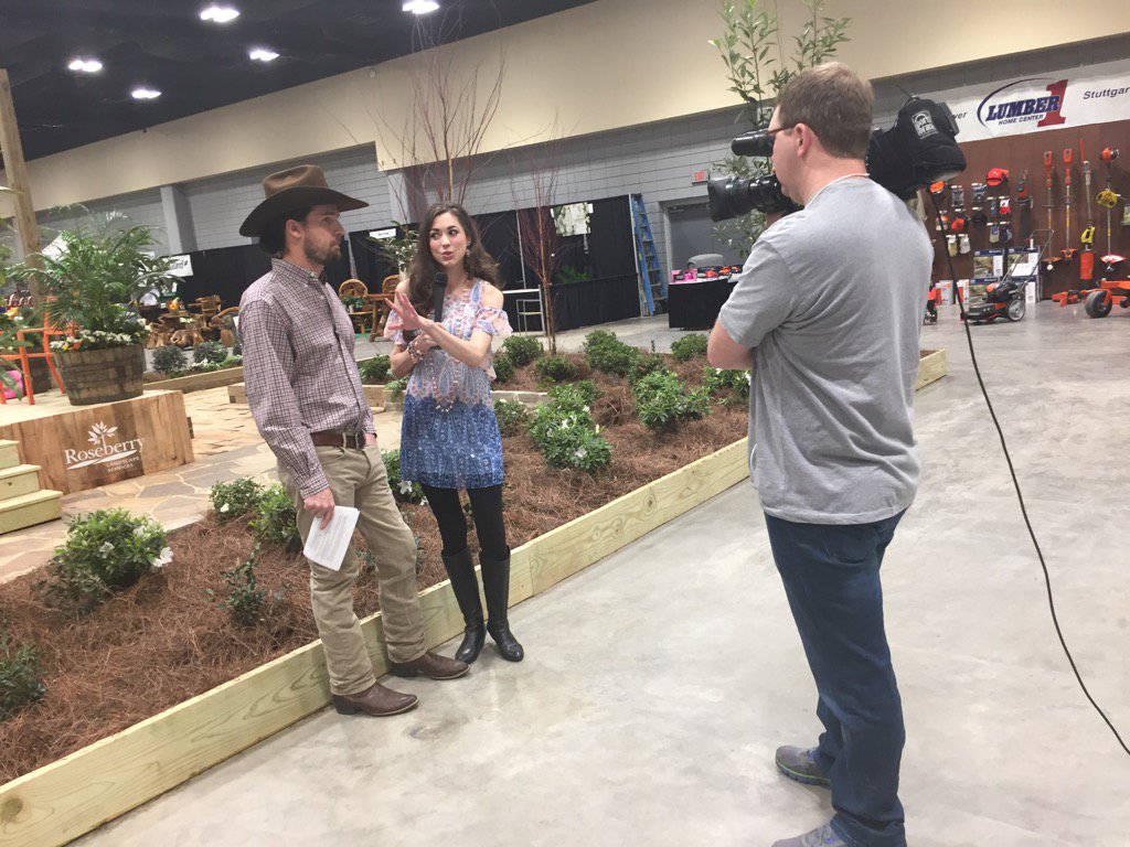 AgWriterArk's tweet photo. #AFGS2017 show chair David Munsey getting an early start. Show opens at 10 a.m. #gardening https://t.co/b1Lsc7H3AN