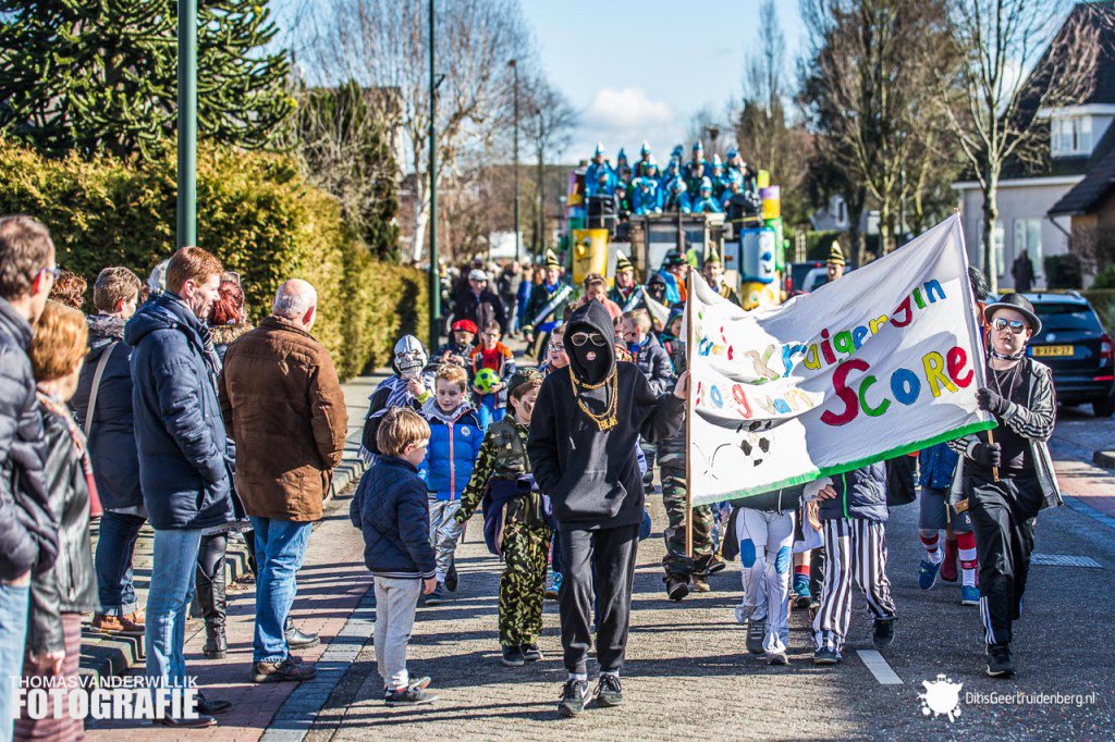 Den Haaykaant start de carnaval met de kinderoptocht.

Klik voor meer foto's! ditisgeertruidenberg.nl/2017/02/24/haa…