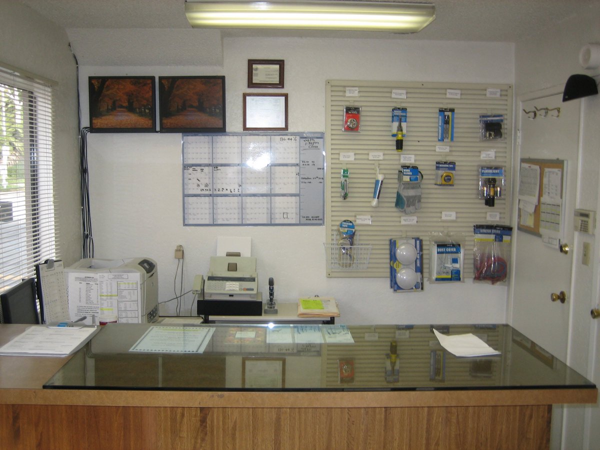 MiniStorage_WLA's tweet image. #FlashbackFriday! Do your remember when our office looked like this?