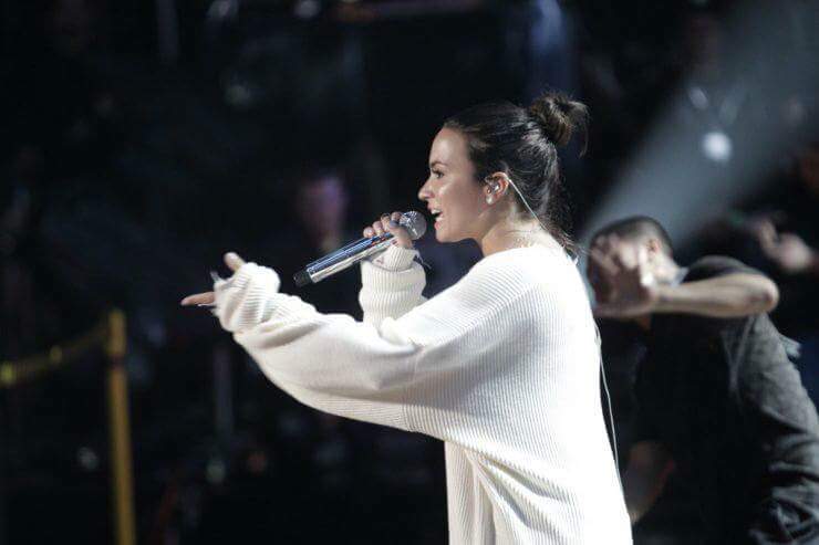 Kare_x's tweet photo. #lovatics #iHeartAwards  #BestFanArmy 
Mi bebé preciosa 😍 https://t.co/j9GDLHJVtB