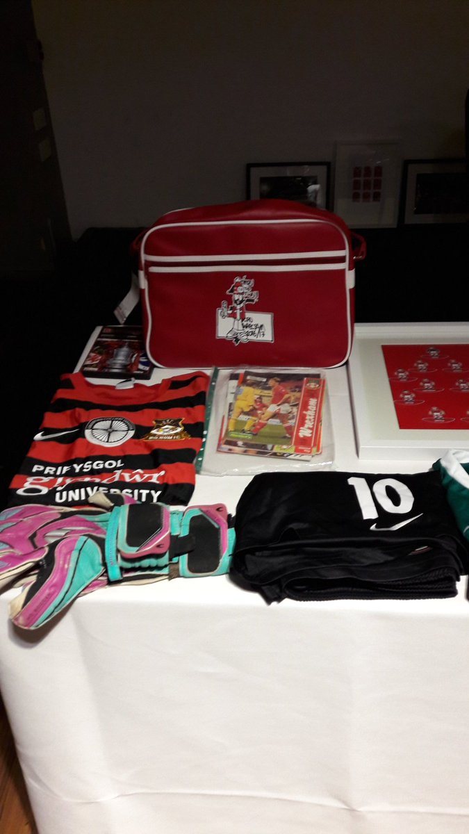 ColonelSheep85's tweet image. Come down to Centenary Club for @Wrexham_AFC @WSTfundraising Lots of awesome items!! AUCTION NIGHT!!!