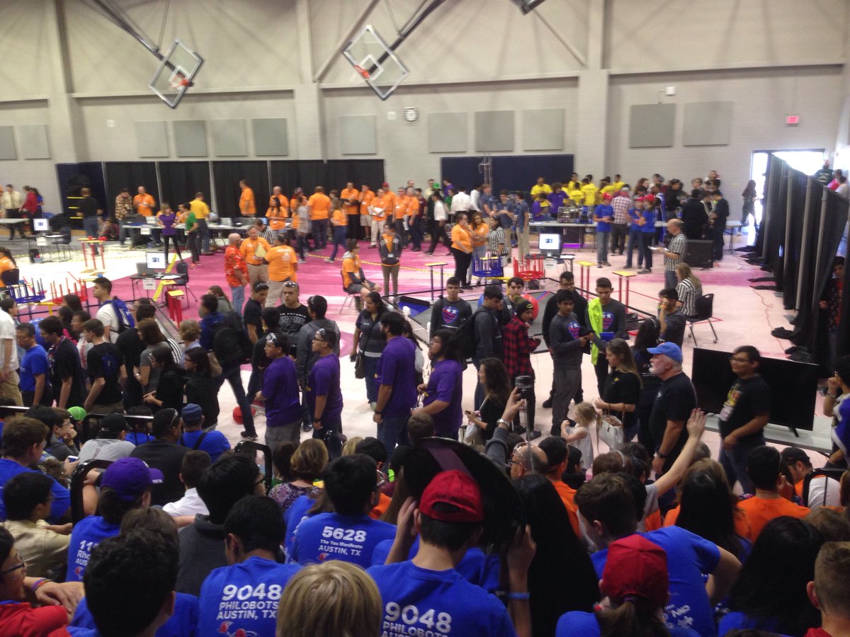 FTC8424's tweet photo. Matches are about to start, hope everyone does great! #omgrobots https://t.co/xfmRkk8Jje