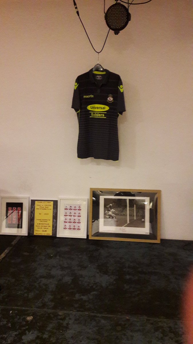 ColonelSheep85's tweet image. Come down to Centenary Club for @Wrexham_AFC @WSTfundraising Lots of awesome items!! AUCTION NIGHT!!!