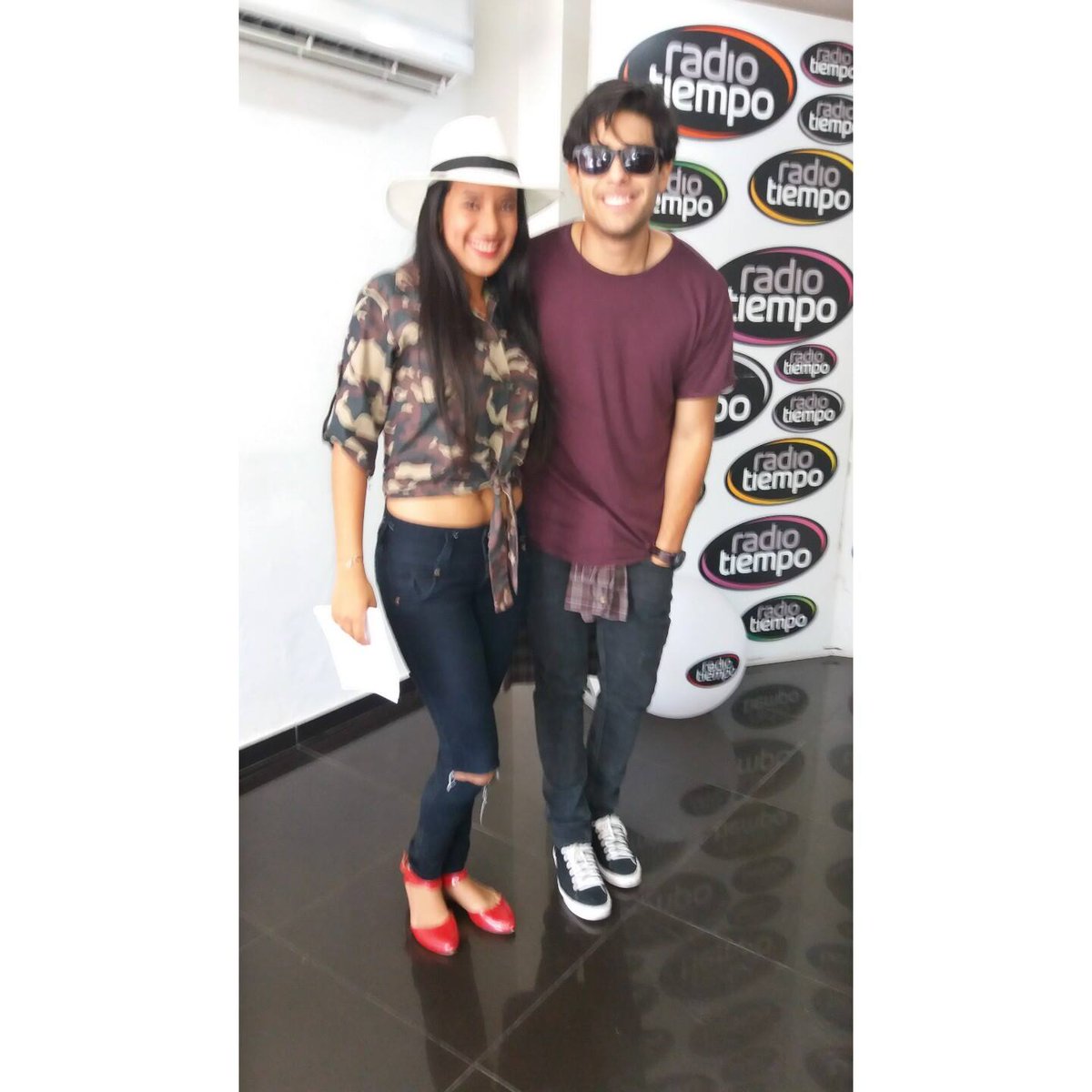 Jessica09102013's tweet photo. @BetoVillaMusic 
PAPASITO ♥
Que placer verte 
#QuieroRpbarTuCeviche
#VoyPorEsePolvo 👿👅👅😍😍😍😍 https://t.co/S6fcbubnzZ