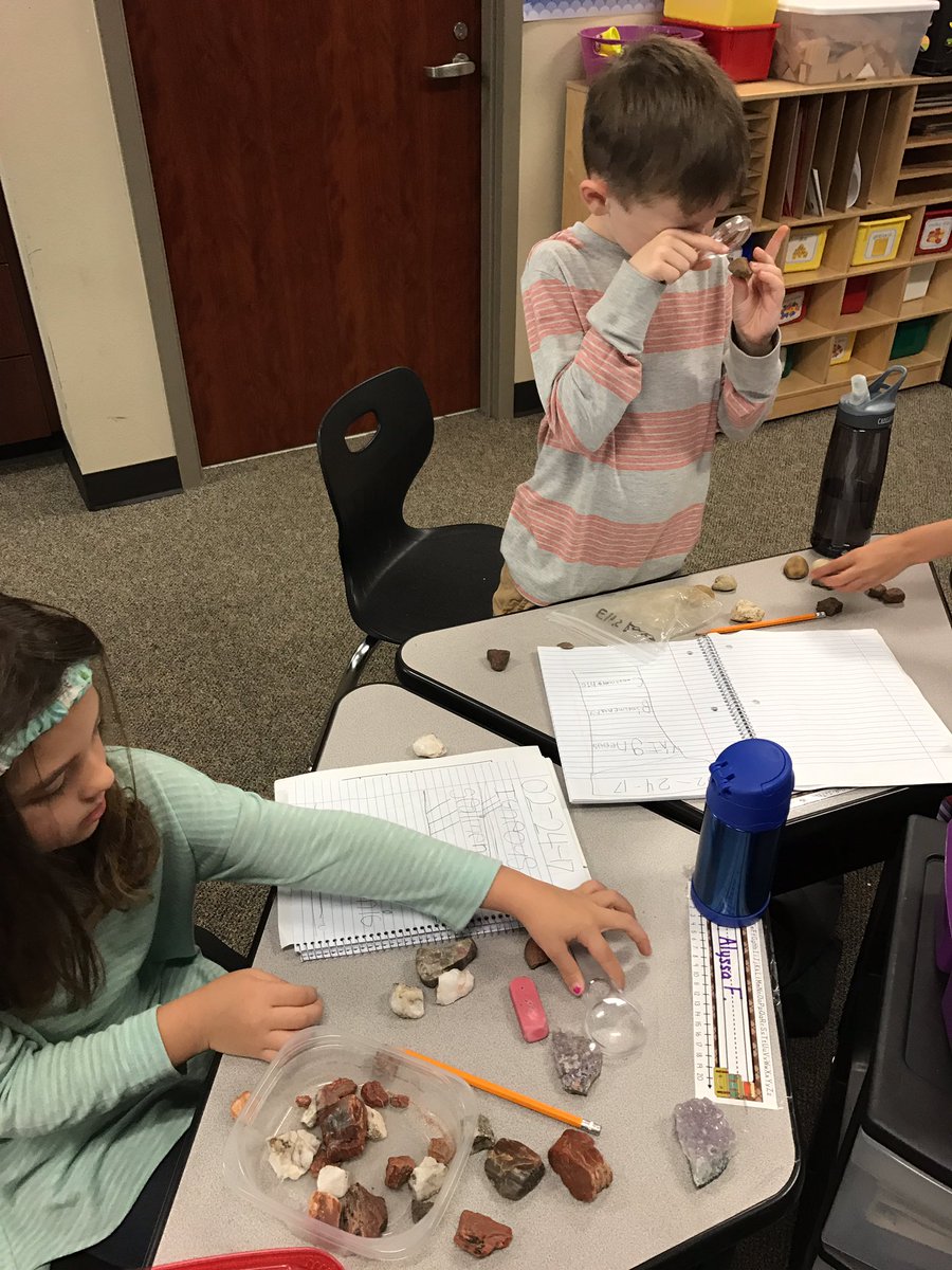 KinderTravelers's tweet photo. Identifying the properties of the rocks! https://t.co/7qHcy84sAv
