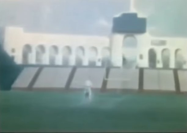 lacoliseum's tweet photo. February 1973 @lacoliseum, @evelknievel successfully jumped 50 cars across the stadium field #FamousFacesFriday #GreatestStadiumintheWorld https://t.co/HulDkEHcxL