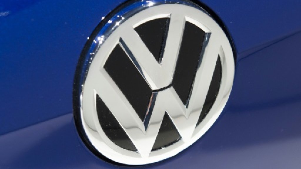 VW puts 10-mn-euro cap on executive pay after dieselgate crisis f24.my/2l8lbyC
