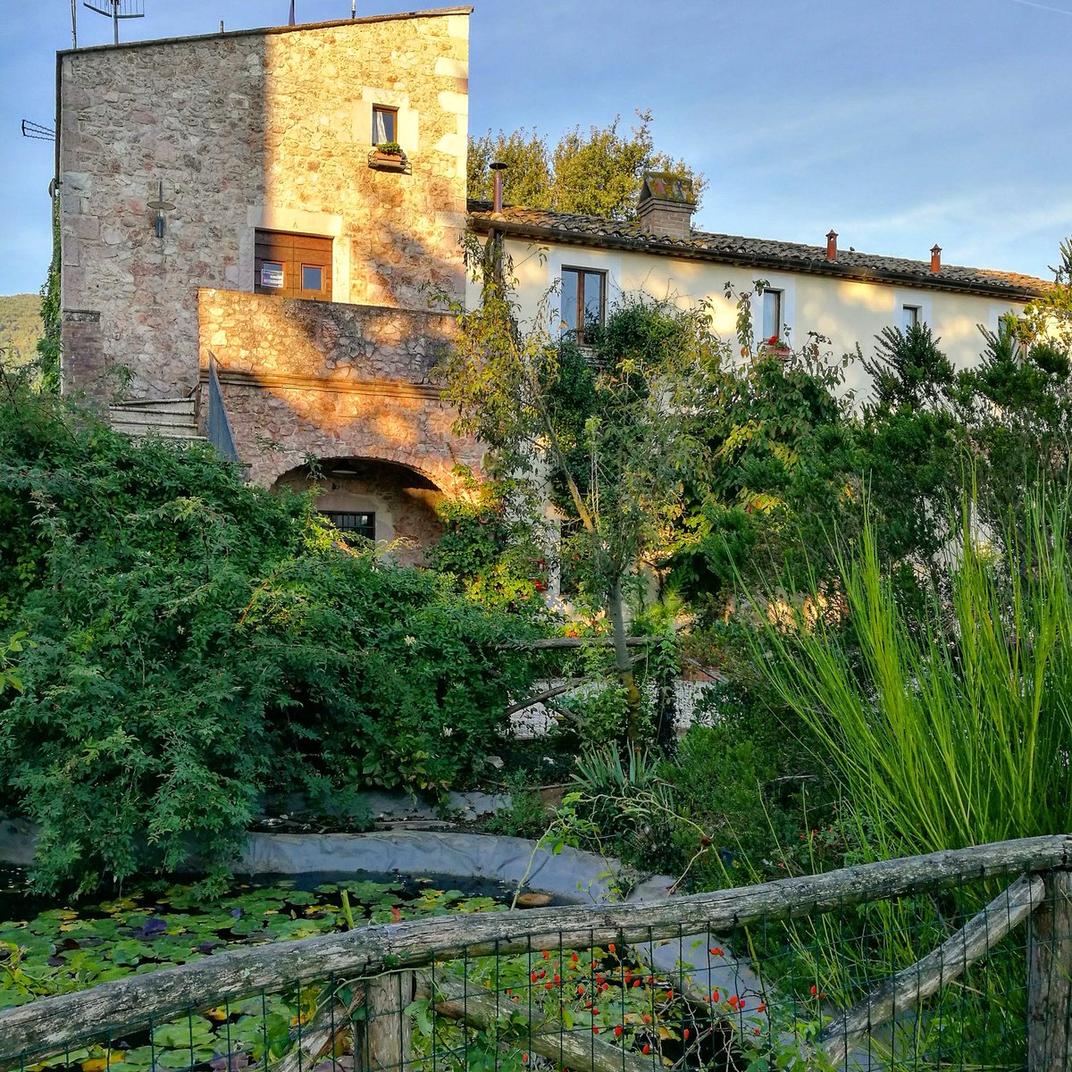 diabelmorski's tweet photo. La Tenuta dei Ciclamini #AviglianoUmbro #Umbria #iwways https://t.co/HVnRUgd5kW