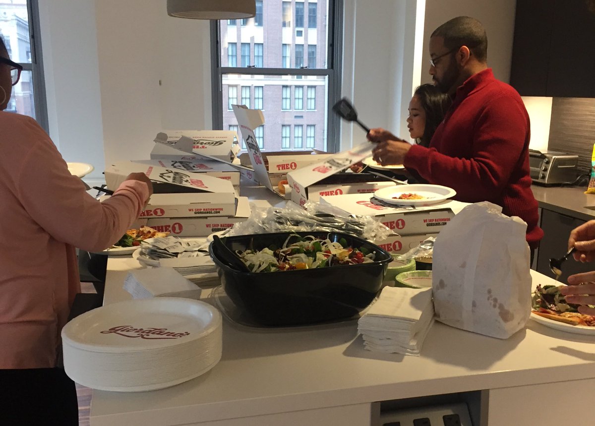 Bringing the #ASUGChicago community together with pizza 🍕 and flannel 🕺 #FriYay #FlannelFriday #ASUG <a href="/GiordanosPizza/">Giordano's Pizza</a>