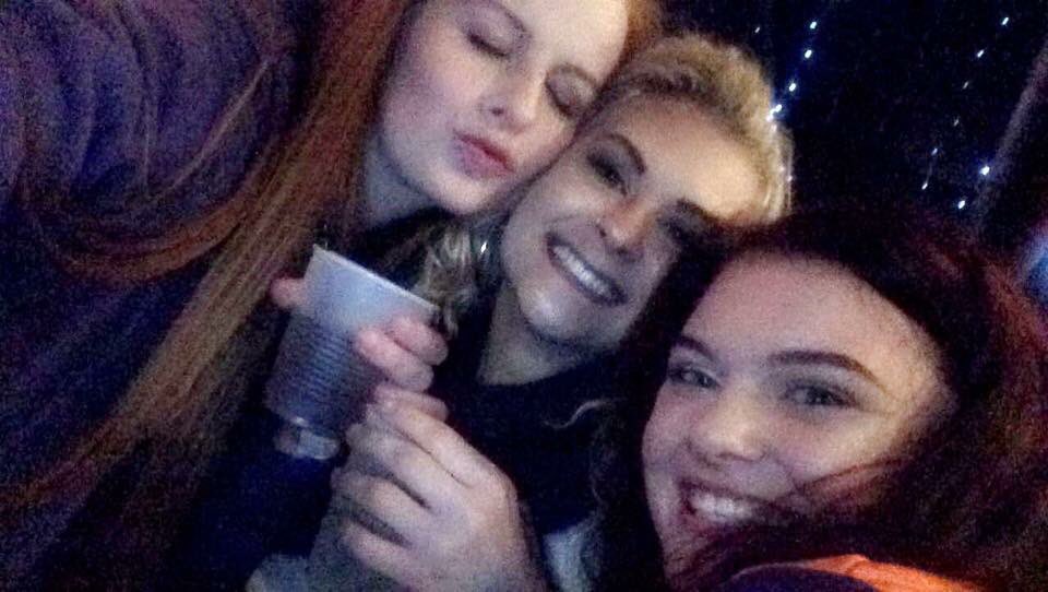 halleydenise_xo's tweet photo. Look what I just found 😂😂😂😭 #iwastoolit @BigMamaHalz @Gabby_lewis01 https://t.co/1WTuVZ2m54