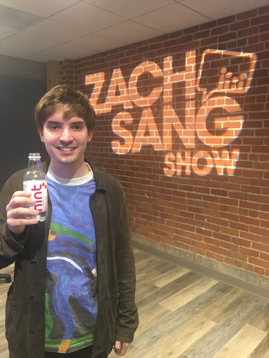 HINTWaterLA's tweet photo. @zachsang1 thanks for being a fan &amp; having @hint at your studio!! #hintwater #newfriends https://t.co/8NVV87EXhp