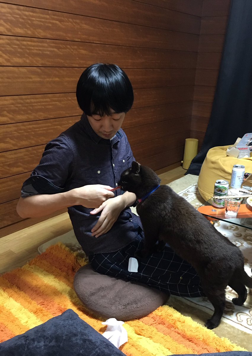 サカイタカヒロ 酒井貴裕 左手のやり場に困る先輩 猫に逃げられた先輩 小沢健二を見てる先輩達 イノシシのベーコン 今年食べた物の中で1番うまし いけだてつや ラバーガール大水 小沢健二 アンゲラー酒井