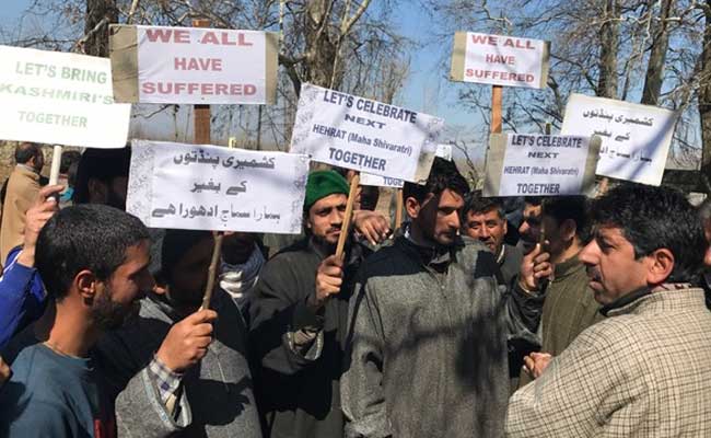 ndtv's tweet photo. Kashmiri Muslims in Bandipore celebrate #MahaShivratri, want Pandits to return https://t.co/2tswBZoXEX https://t.co/XCRbTPlqYQ