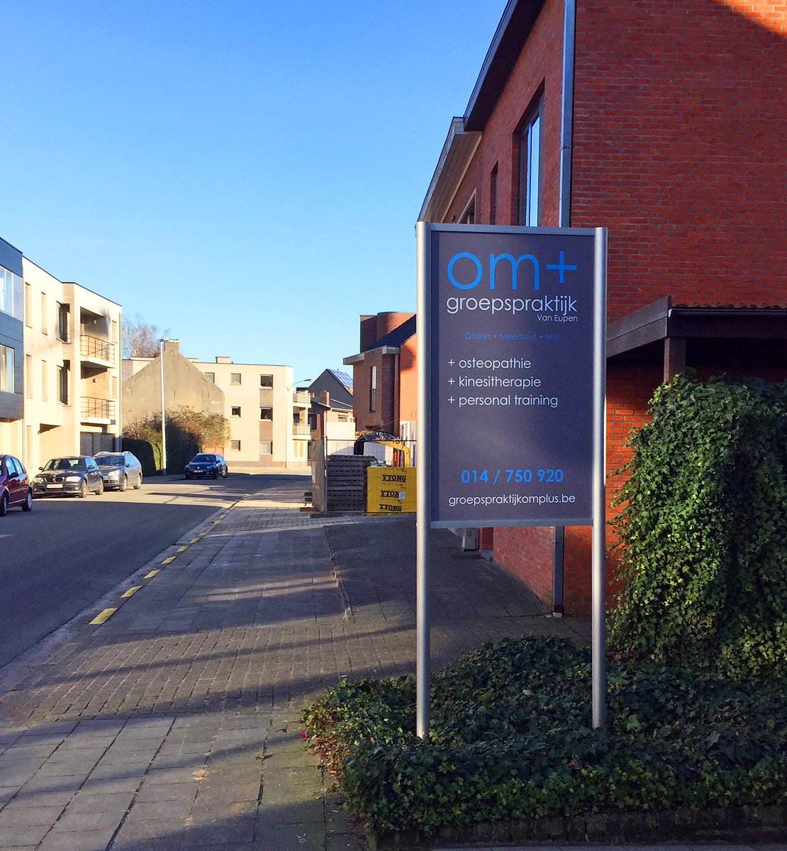 xodgrafisch's tweet photo. Groepspraktijk Van Eupen opende een filiaal in Mol en werd omgedoopt tot om+. Wij zorgden voor extra zichtbaarheid #posterbord #xxlprinting https://t.co/K56103NIxN