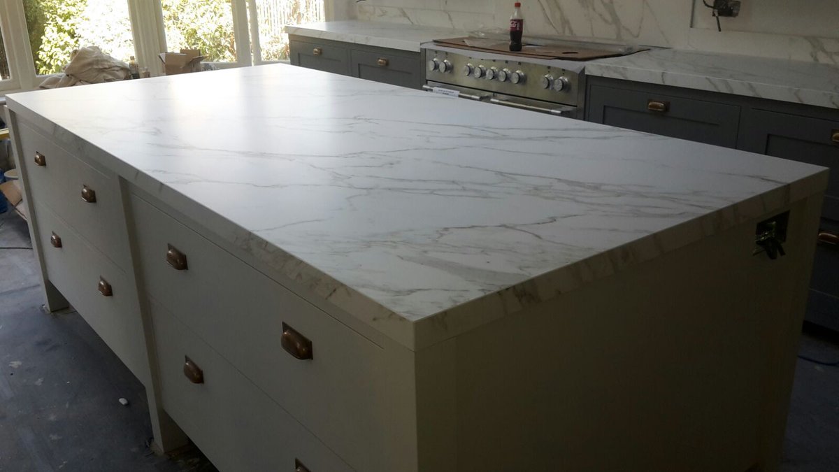 Neolith Calacatta is as trendy natural looking marble imitation stone that brings luxury to any kitchen <a href="/NeolithS/">Neolith UK and Ireland</a> <a href="/Neolith_/">Neolith</a> @TheMarbleStore