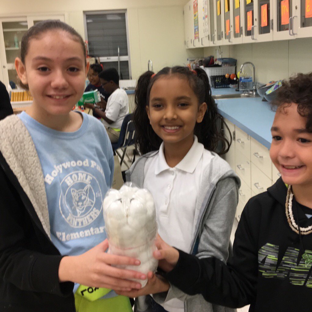 runlikegoofy's tweet image. #pringlechallenge #hollywoodpark @MariMenendez_