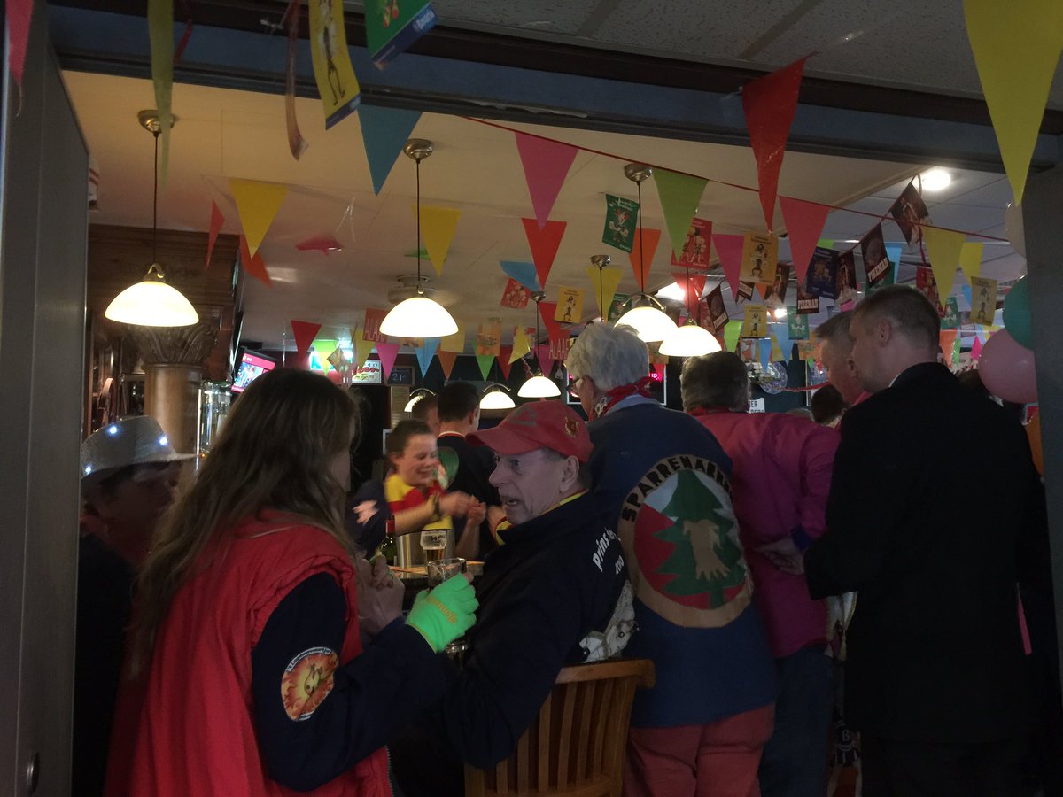 In Driebergen-Rijsenburg wordt zo de sleutel en gezag overgedragen aan Prins Jim van het Sparrenrijck.