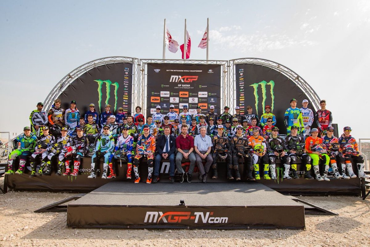 lusailcircuit's tweet photo. Family photo for the #MXGP2017 championship at the #losailmx track #mxgpqatar #openinground #doha #qatar https://t.co/OPWomjDn4n