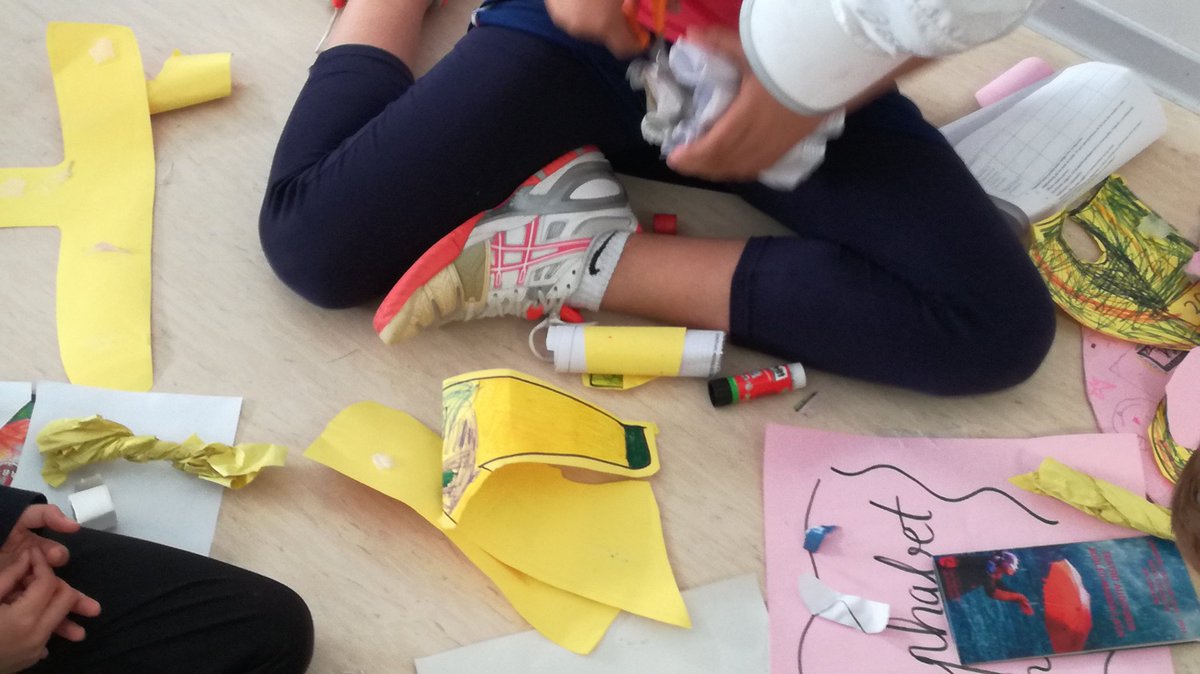 DanyHumanitas's tweet photo. ¿Podrán puentes de papel aguantar 1kg de puesto? #mathroyal #retos https://t.co/PUrkbtPCUL