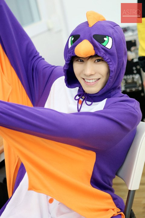 offclASTRO_6's tweet photo. May Rocky's coming year surprise him with happiness of smiles &amp; the feelings of love from people around him! #다섯번째별_민혁아_생일축하해 #HappyRockyDay https://t.co/cwIe5axjkO
