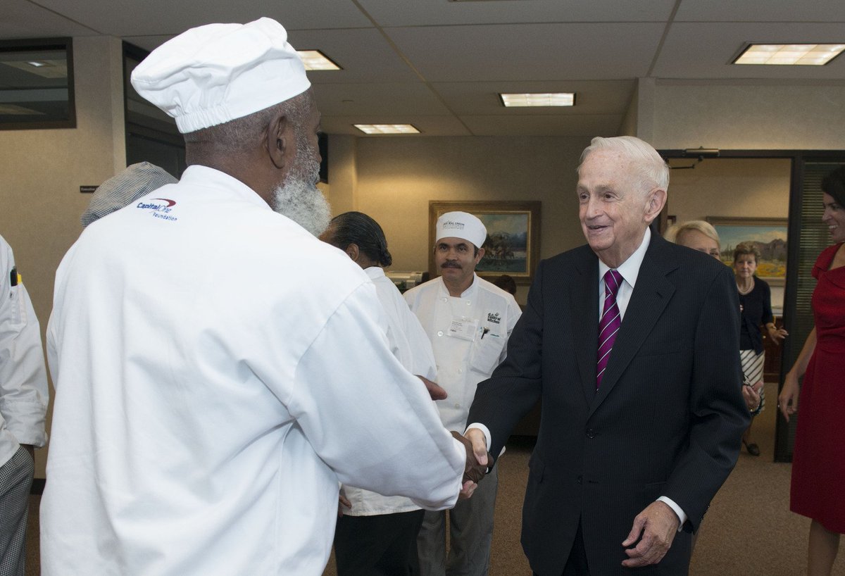 MarriottIntl's tweet image. Bill Marriott: Integrity is essential. bit.ly/2m98k3U