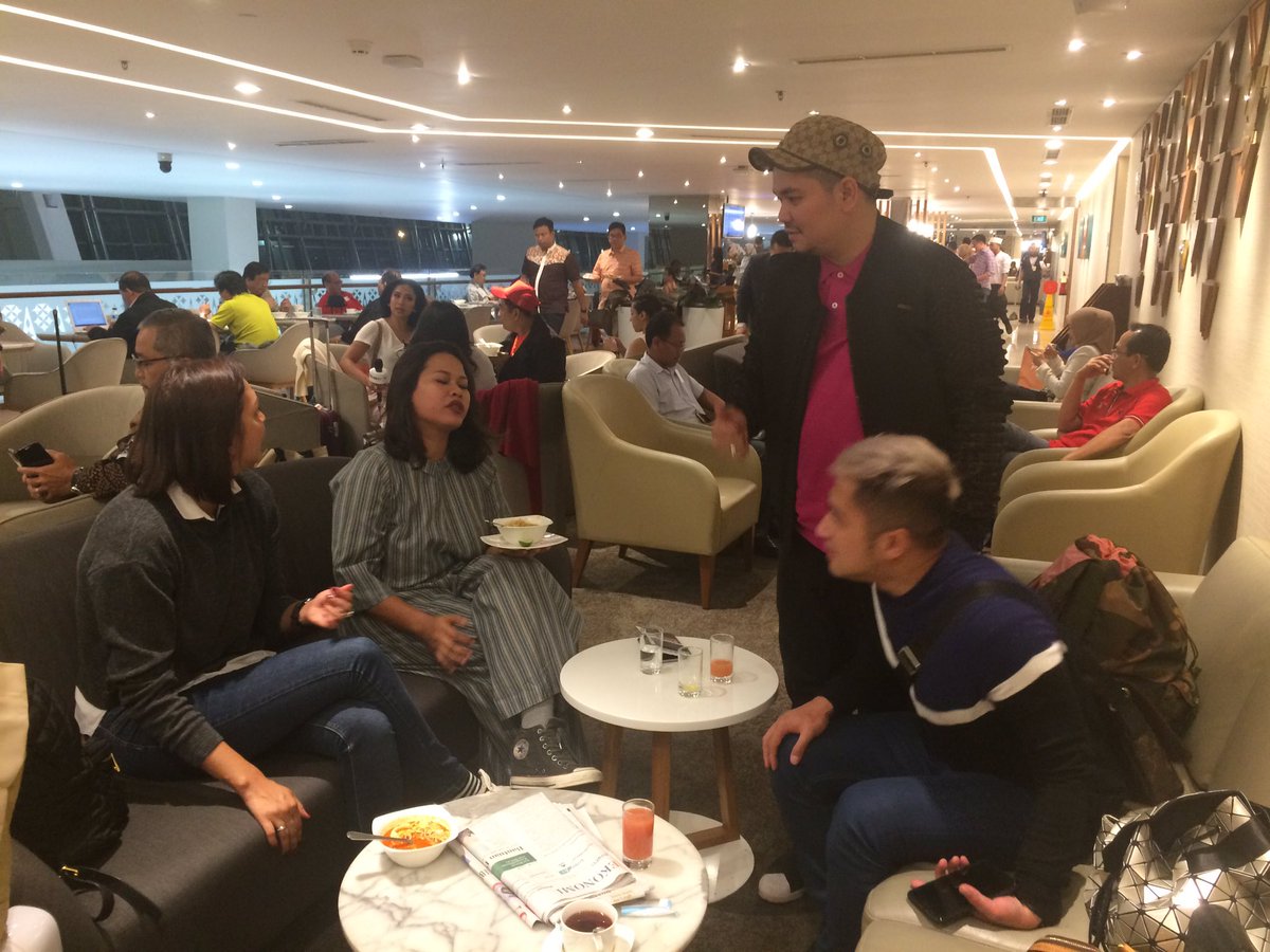 IndonesiaGaruda's tweet photo. Simak Insta Stories kami di @garuda.indonesia untuk mengikuti keseruan rombongan @IDPanasonic di Premium Lounge kami. #GarudaExperience https://t.co/dIkJCa8KzV