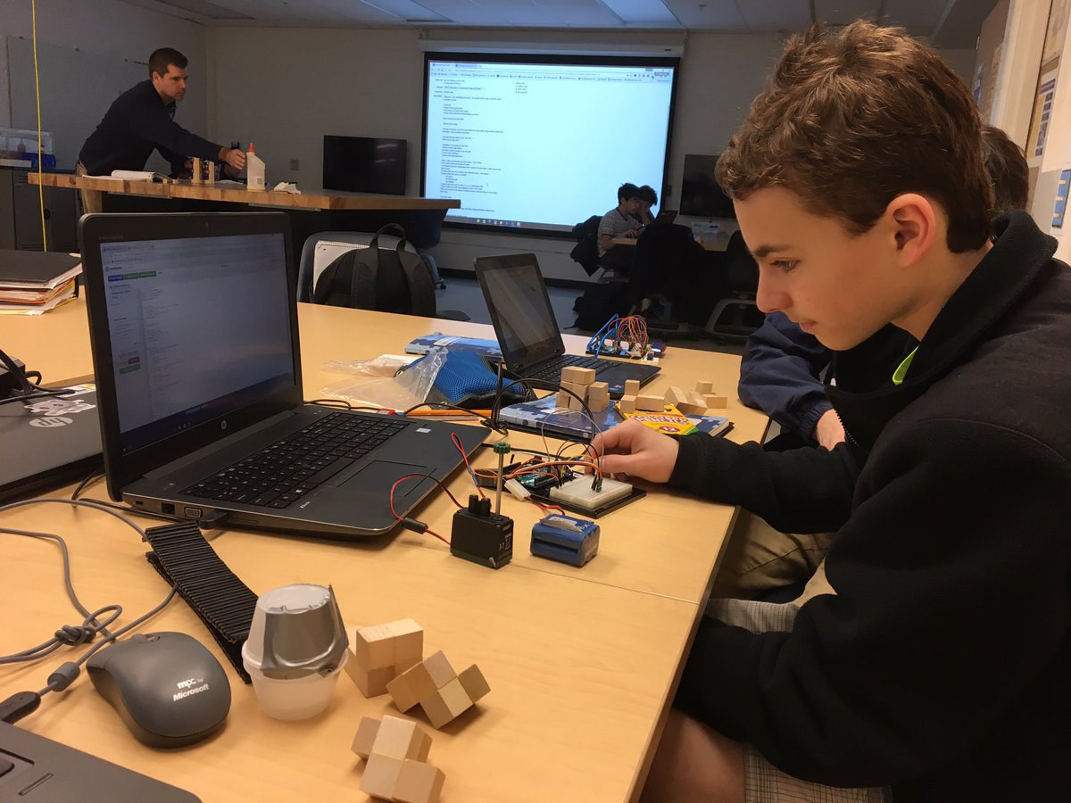 Sunny_Choi7's tweet photo. Working on our makerfaire project with @DannyGemignani  @charliejkuhn #stemlc #pltw https://t.co/G4hQGUsmv5