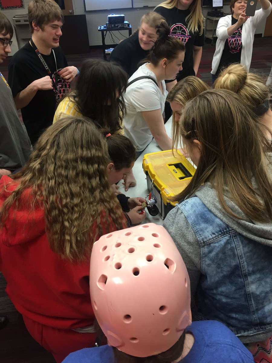 VCLMusic's tweet photo. Concert choir takes on the @breakoutEDU box. #vandyjayhawks #teamjxn https://t.co/l5TRRw6Tht