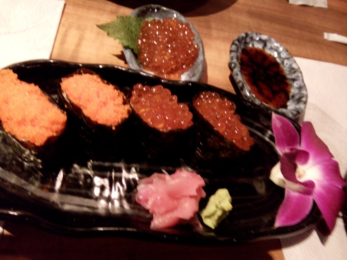haruhide5's tweet photo. 日本で食べるよりも高いな。しょうがないとわかっているが。わかっているが。。 https://t.co/NsRwFN0rOj