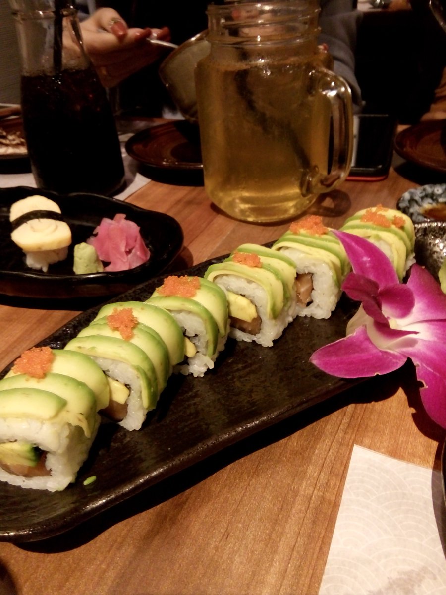 haruhide5's tweet photo. 日本で食べるよりも高いな。しょうがないとわかっているが。わかっているが。。 https://t.co/NsRwFN0rOj