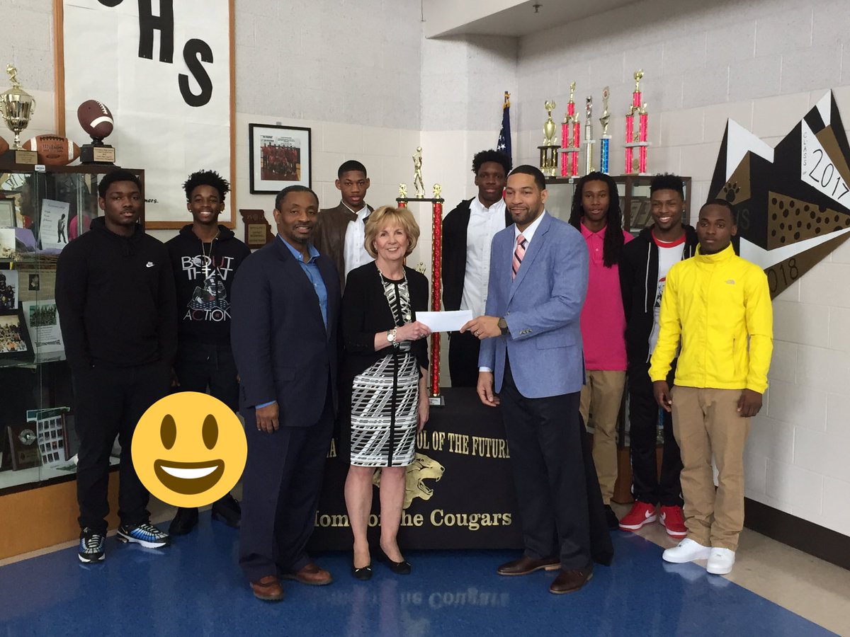 CarnahanHSOF's tweet photo. A HUGE thank you to the Regional Business Council, Kathy Osborn @tonykwame @ExperienceKWAME for their financial support. @SLPS_INFO https://t.co/mdHVCLR4NW