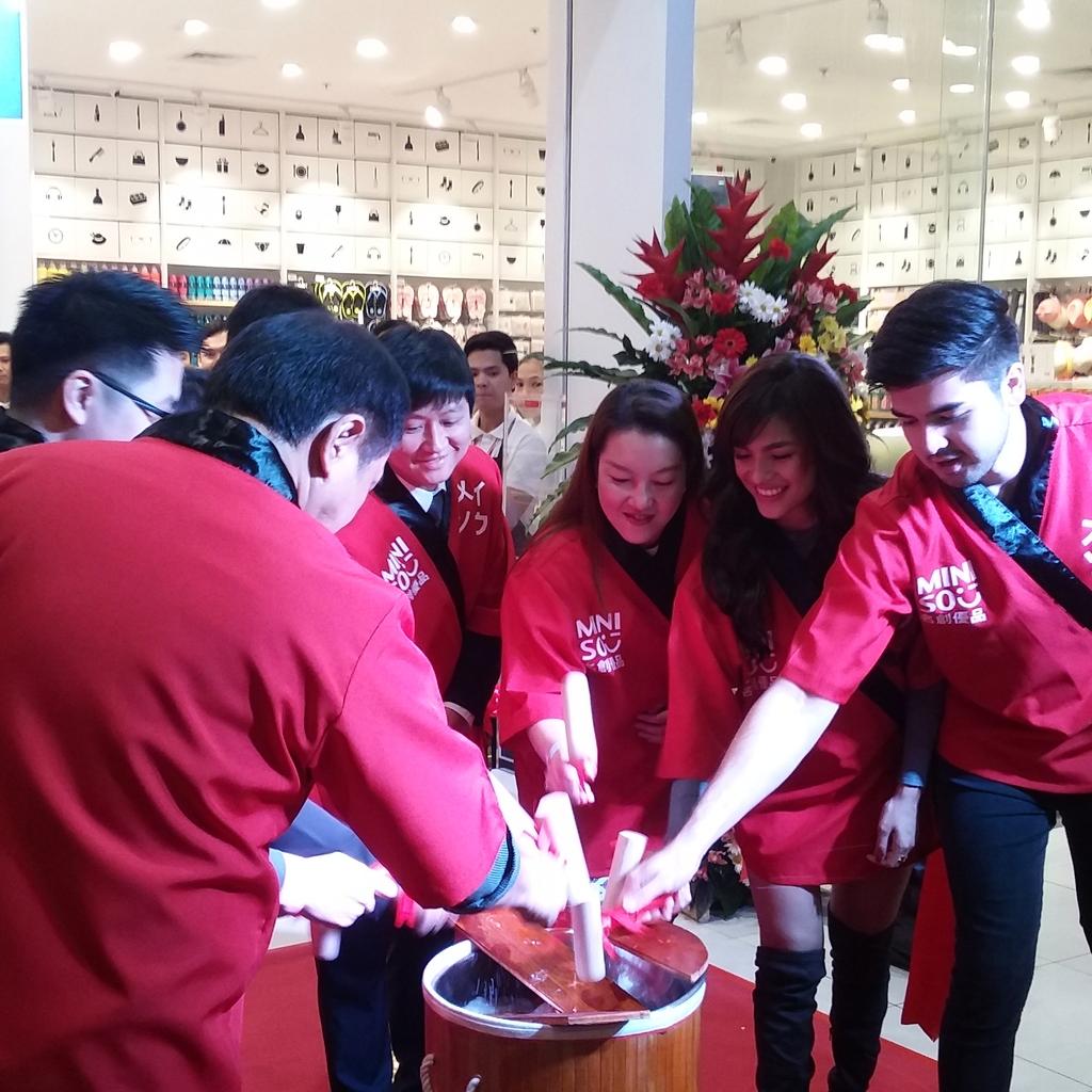 ANDREnians's tweet photo. Glad to show support for the opening of @miniso_ph at SM Sangandaan w/ @andreparas95 &amp; @andretorres ctto: @iMikeFoz &amp; Miniso for the pics https://t.co/b694lPKtsz