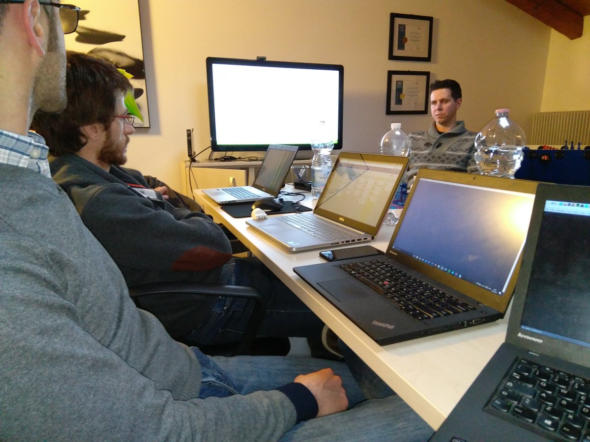mvlabsit's tweet photo. @lucamonfredo ci parla di #js #ServiceWorkers al #MVTalk di oggi ...il prossimo evento sarà open! #promesso https://t.co/0OLsLFNxIZ