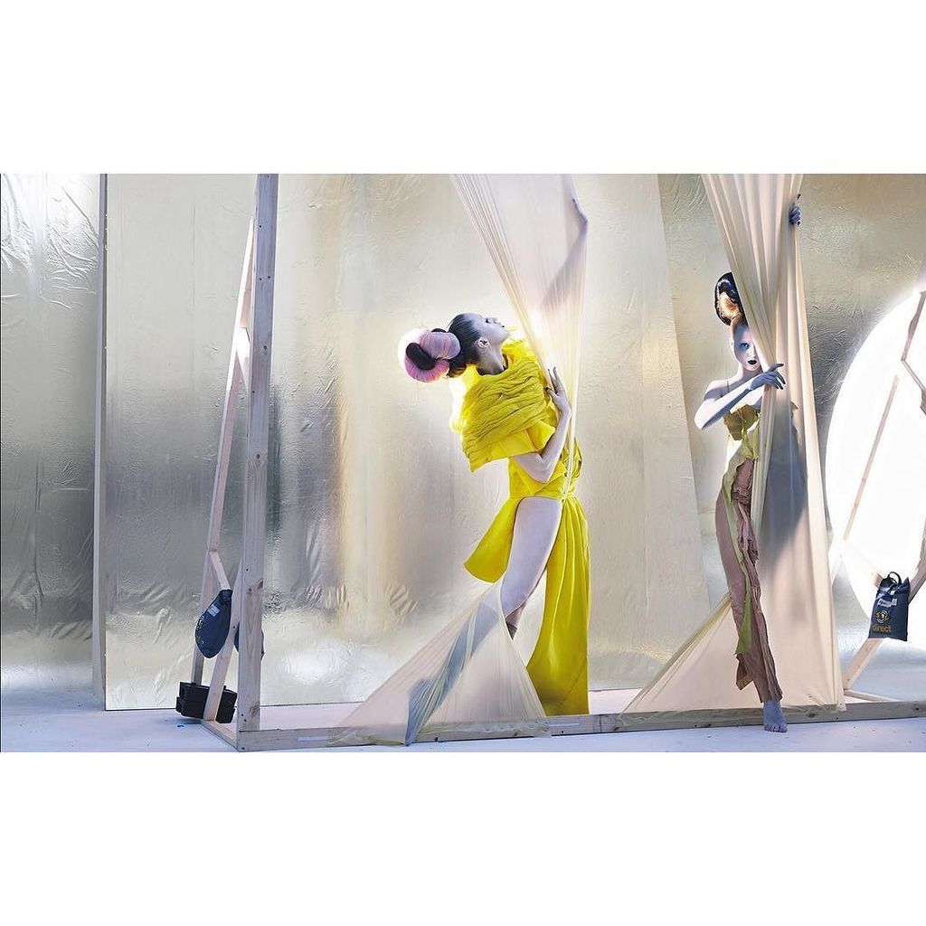 StreetersUSA's tweet photo. #SternMode Spring/Summer 2017. Fashion direction and styling by #JuliaVonBoehm

@juliavonboehm @sternmode #Streeter… https://t.co/m3oOEASKuR