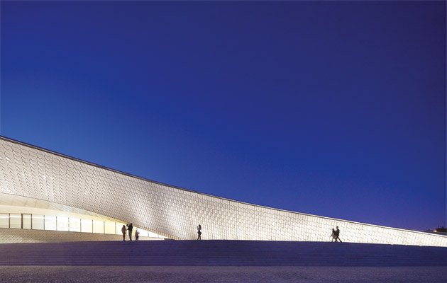 iconeye's tweet photo. Final descent: Is the era of 'iconic' #architecture coming to an end? Tim Abrahams investigates #design #Lisbon https://t.co/hONreaB1HU https://t.co/XR3eIStAKd