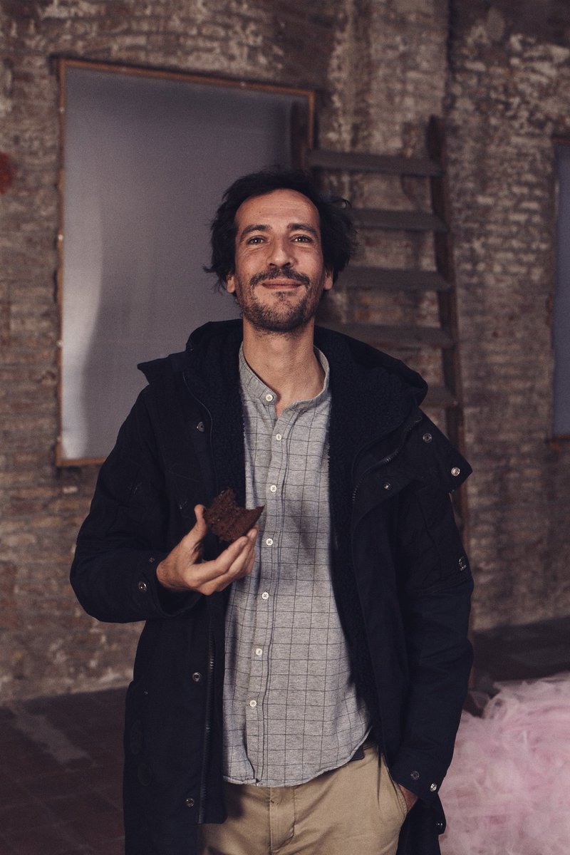 rolemodelmgmt's tweet photo. ROLE CREW: Thierry and a really good chocolate cake..
.
.
.
.
#sweet #shooting #chocolate #cake #bakery #rolemodelmgmt #rolecrew #smile https://t.co/ujbuwvLsVy