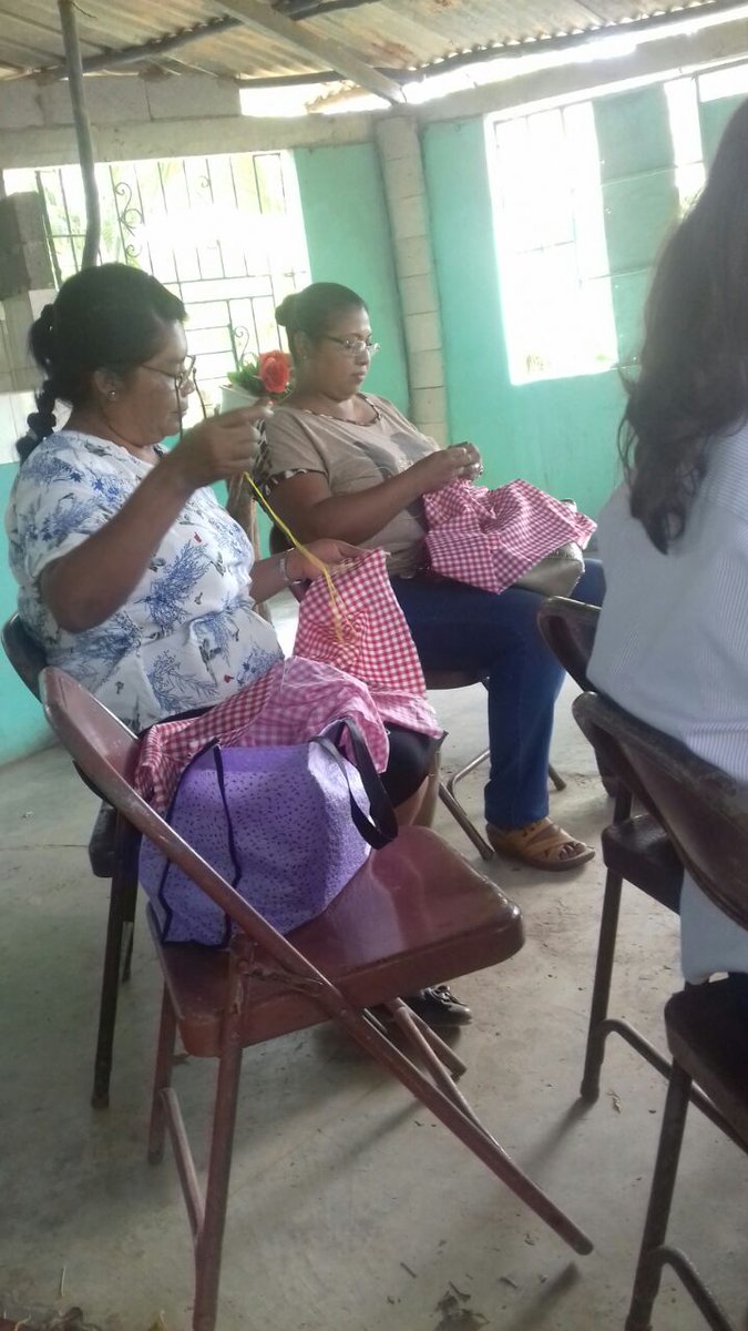 midespanama's tweet photo. Oficina de Desarrollo Social Seguro y el programa de Redes Territoriales, inician curso de bordado español en La Chorrera https://t.co/tnPsKczmqH