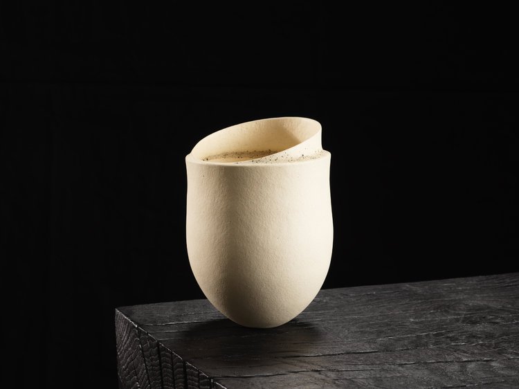 craftsmagazine's tweet photo. Plenty of beautiful work to see @oxfordceramics Black & White inc. by #HalimaCassell, #JimPartridge + #JenniferLee https://t.co/RN94vk91yW https://t.co/OyiuH8Qdpv
