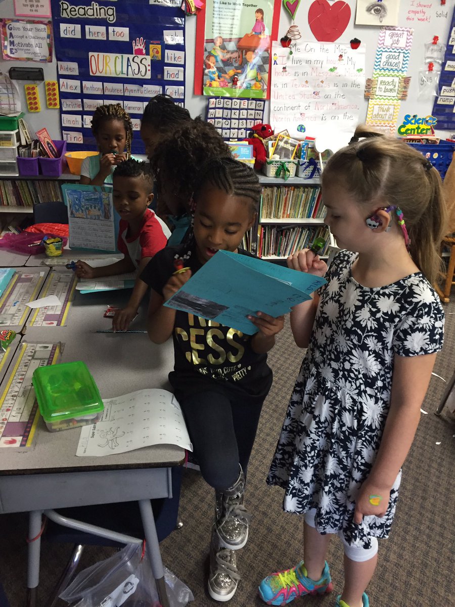 joy_piscopo's tweet photo. First graders celebrating and sharing their research!#GentryProud https://t.co/8tt7Ab7gjg