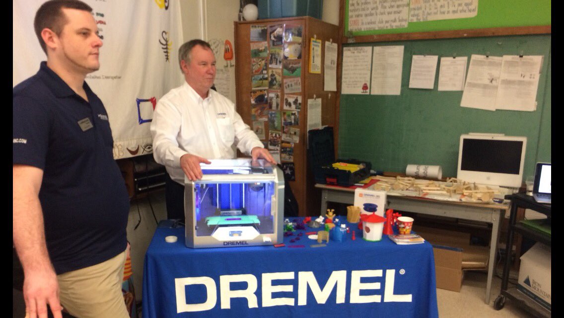 ZeliaMCT's tweet image. Honoured 2 b hosting the official launch of #canada150 #edtechcontest @MindShareLearn this year!