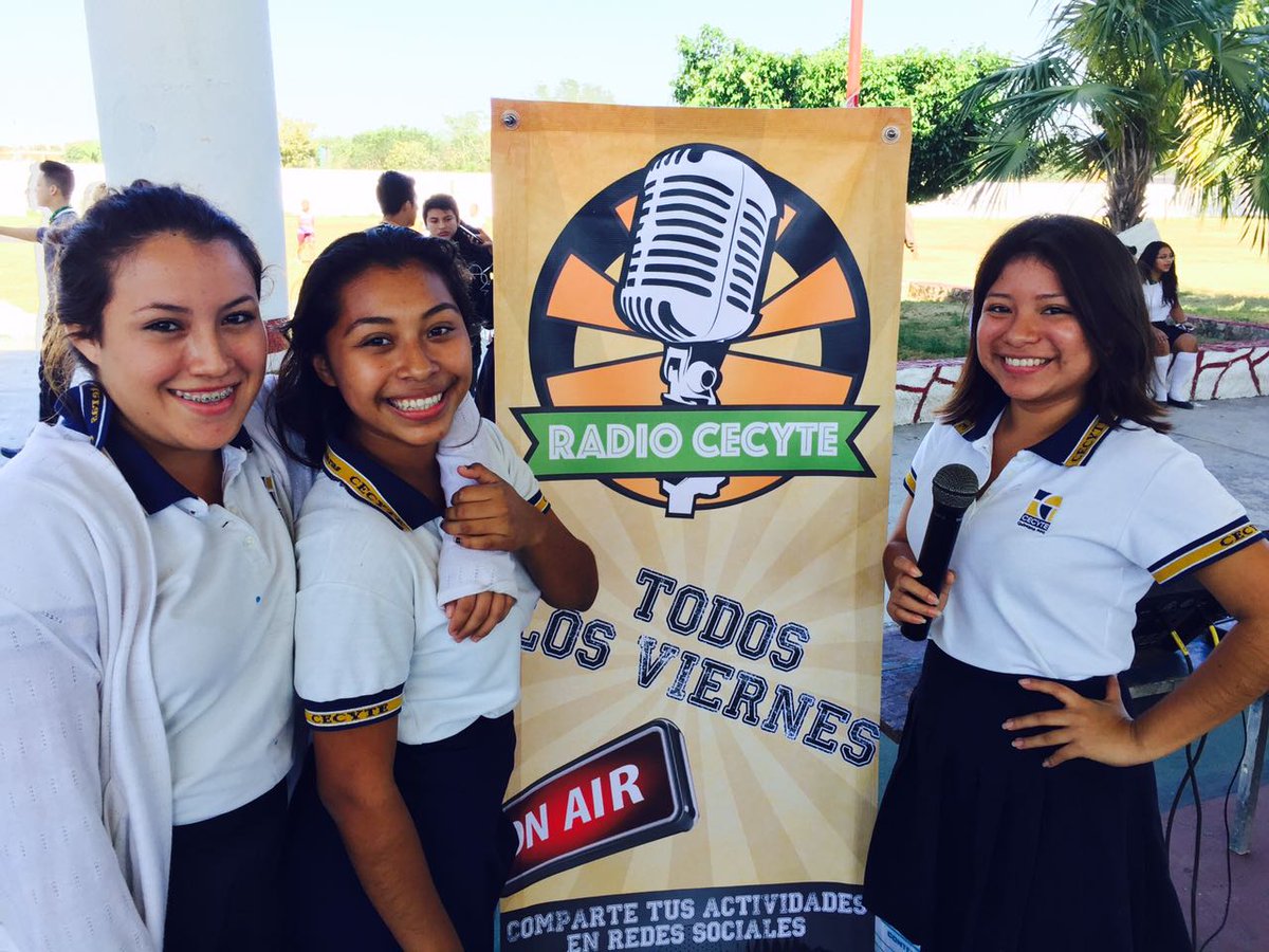 PLAYACECYTE's tweet photo. Radio CECYTE y Tendedero de Libros son actividades en las que participan los alumnos de CECYTE Playa del Carmen I en sus respectivos recesos https://t.co/H3woLPE7C7