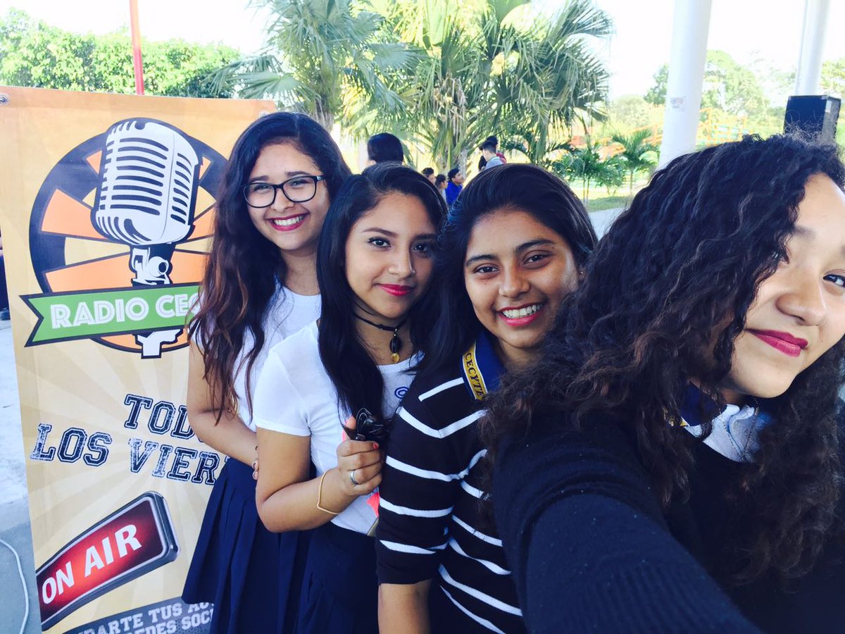 PLAYACECYTE's tweet photo. Radio CECYTE y Tendedero de Libros son actividades en las que participan los alumnos de CECYTE Playa del Carmen I en sus respectivos recesos https://t.co/H3woLPE7C7