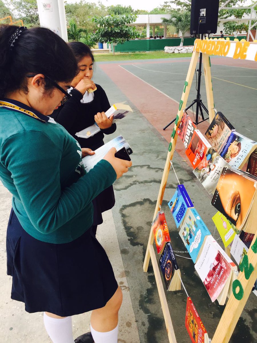 PLAYACECYTE's tweet photo. Radio CECYTE y Tendedero de Libros son actividades en las que participan los alumnos de CECYTE Playa del Carmen I en sus respectivos recesos https://t.co/H3woLPE7C7