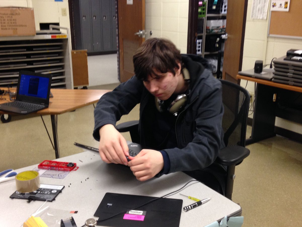 fallstechforce's tweet photo. Noah is a master at reseating cables now!  Well done Noah! Thanks Mr. Jacquin for showing him how. #mfedchat #fallspride https://t.co/HNMG2CZw5H