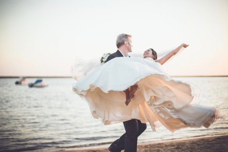 Pero ¿cómo? ¿Que aún no has visto la boda de Luismi y Cris? 😵😵 Enlace directo en el perfil… ift.tt/2l7JmNv