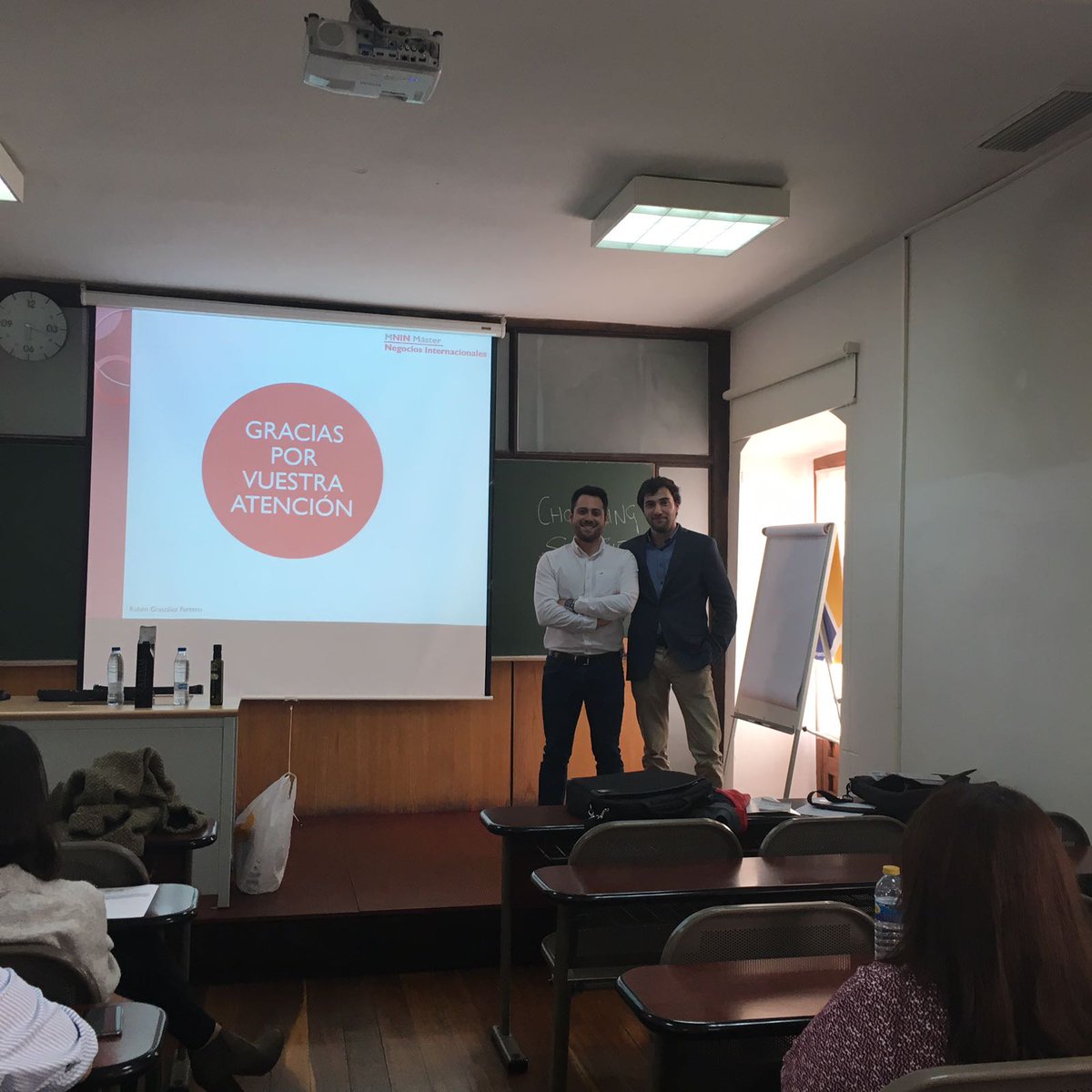 MNINToledo's tweet photo. Gracias a nuestros antiguos alumnos (Aitor Alonso y Rubén González) por compartir su experiencia con los estudiantes actuales #MNIN_UCLM https://t.co/kVC2JwQ2ox
