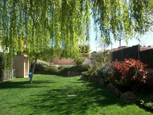 finquesfeliu's tweet photo. Piso en #Collfava exterior a calle. Zona comunitaria con piscina, incluye 2 plazas de pkg y 2 trasteros. https://t.co/uf013KjY3G https://t.co/1uOrOqD5cg