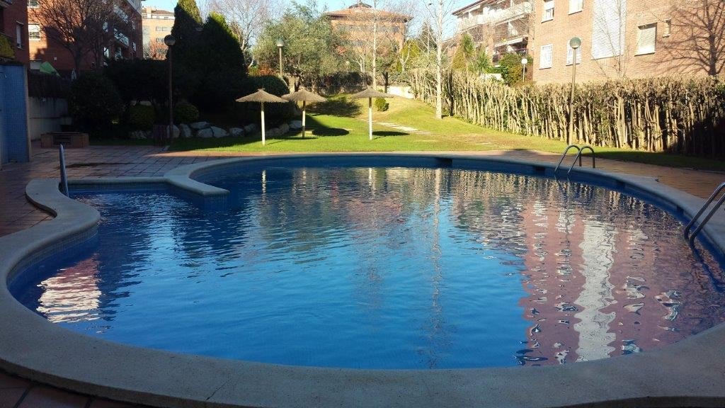 finquesfeliu's tweet photo. Piso en #Collfava exterior a calle. Zona comunitaria con piscina, incluye 2 plazas de pkg y 2 trasteros. https://t.co/uf013KjY3G https://t.co/1uOrOqD5cg